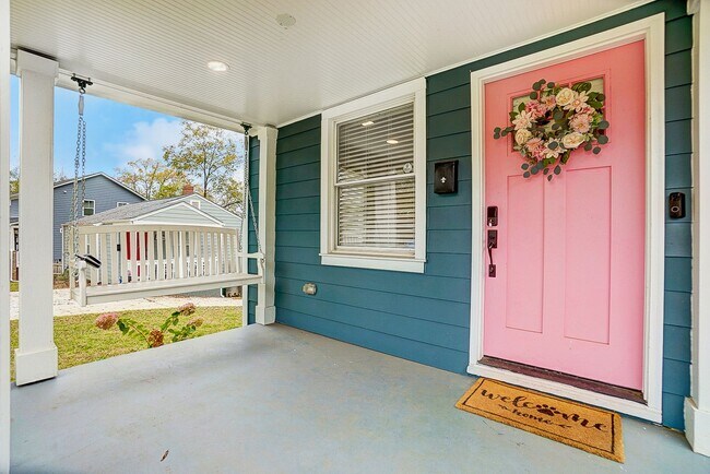Foto del edificio - (Coming Soon) Beautiful Remodeled  Home in Historic Wilmore.