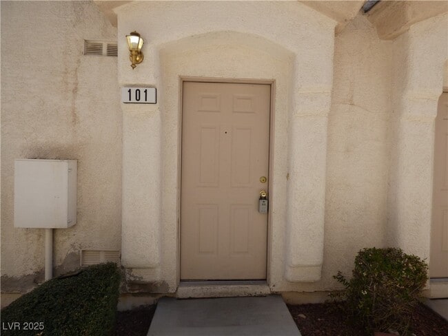 Building Photo - 9353 Leaping Deer Pl