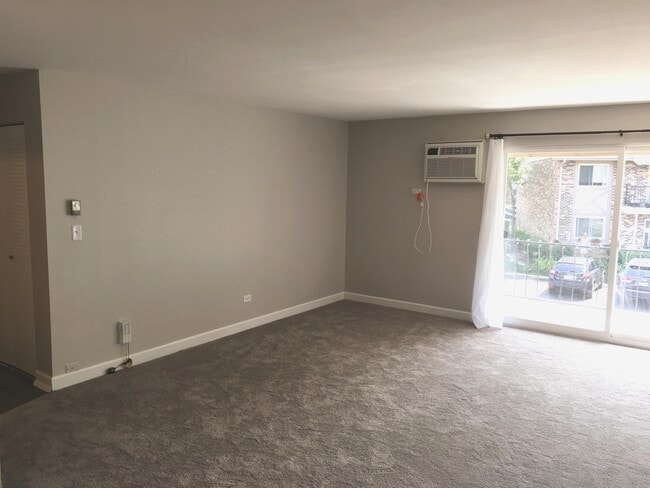 Building Photo - 9S120 Lake Dr