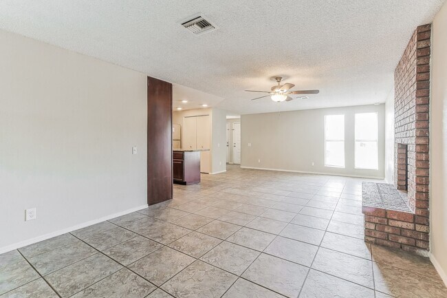 Building Photo - 1616 W Los Arboles Pl