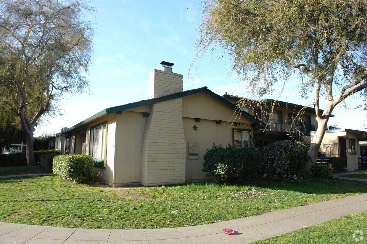 Primary Photo - 1119 Starbird Cir