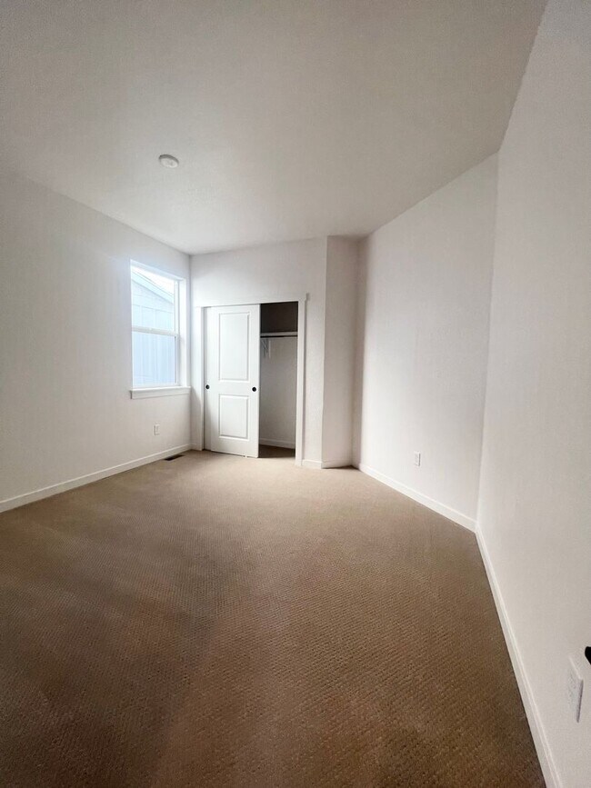 Building Photo - Brand New 5bd/4ba Located in the desirable Raindance neighborhood