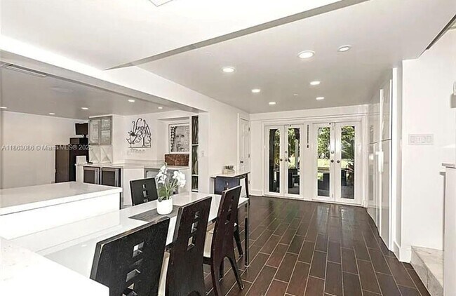 Foto del edificio - 2413 Nassau Ln
