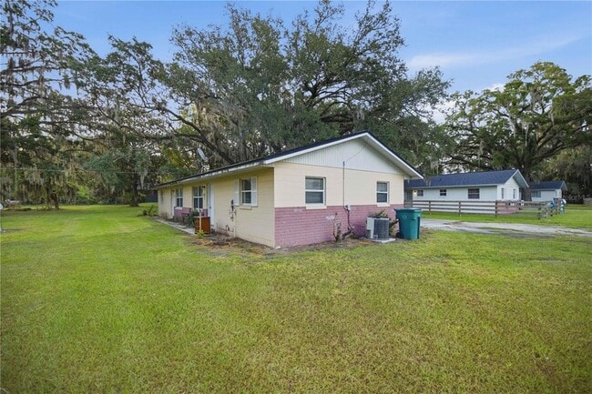 Building Photo - 421 NE 26th Ct