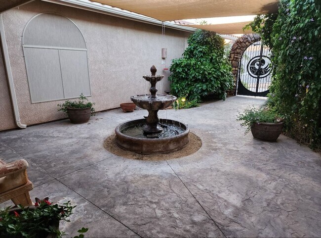 Building Photo - Furnished Rental Available Now Through Dec...
