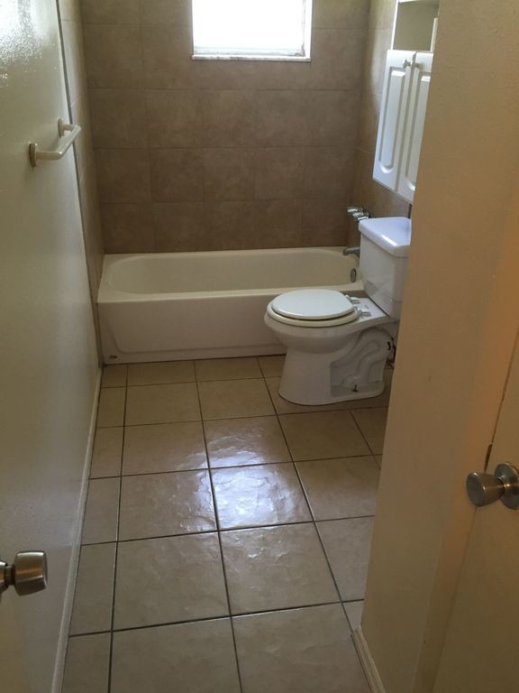 Foto del edificio - Spacious 2br/1ba duplex near USF