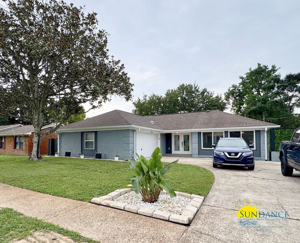 Foto principal - Freshly Painted & Updated 3BR Home in Mary...