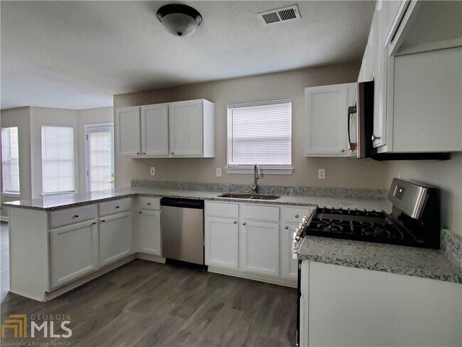 Foto del edificio - 3590 Salem Glen Rd