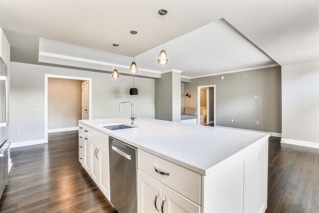 Foto del edificio - Gorgeous 2/2 with luxurious Lobby Level Condo in Hampden Row