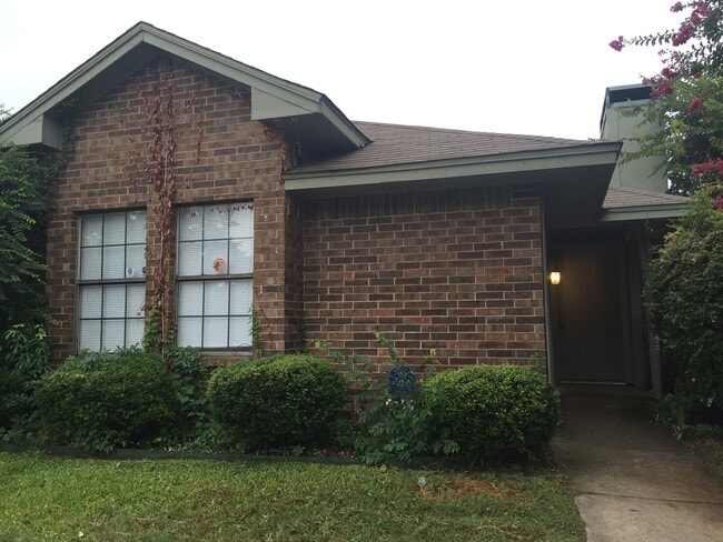 3-2 DUPLEX! AVAILABLE NOW - 3-2 DUPLEX! AVAILABLE NOW House