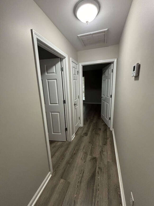 Foto del edificio - AVAILABLE FOR RENT - 216 Autumn Ridge Driv...