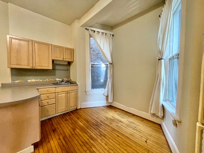 Building Photo - 1448 N Maplewood Ave
