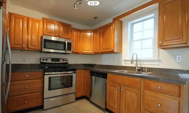 Building Photo - 837 Pollard St