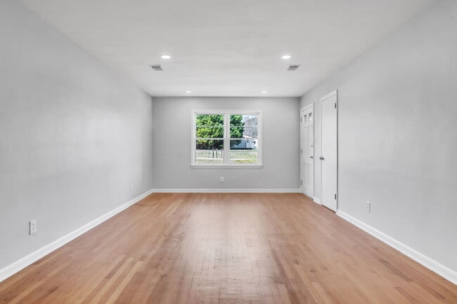 Building Photo - 2BR/1BA Townhome with Granite Countertops & Carport $1465/mo rent