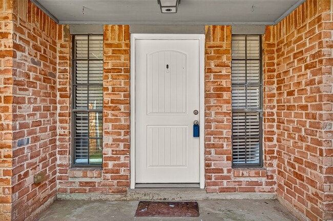 Building Photo - 18735 Glen Briar Ln