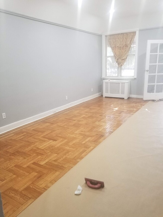 Living Room - 529 E 37th St