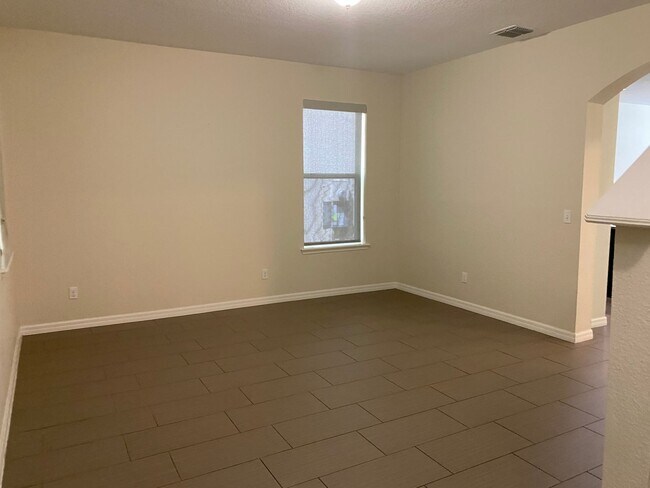 Building Photo - Bungalow-style home located in Windermere