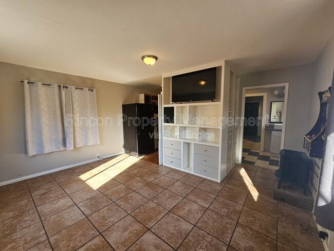 Foto del edificio - 2810 Sherwin Ave