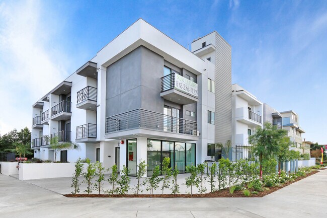 Building Photo - 13654 Bassett St