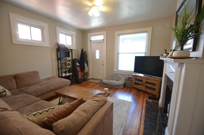 Foto del edificio - 1047 Harrison Ave