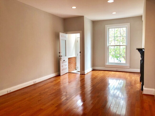 Building Photo - Charming 3BD/3BA in Canton Townhome w/ Par...