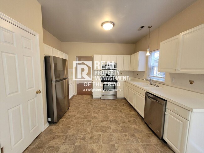 Foto del edificio - Spacious 3 Bedroom home off Jonestown Rd!!