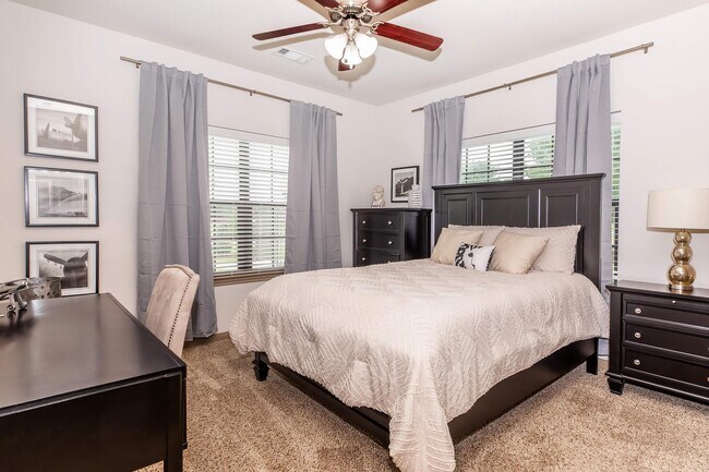 Foto del edificio - Town Creek Village Apartments
