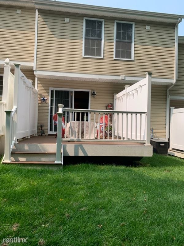 Building Photo - 3 br, 2.5 bath Townhome - 237 Persimmon