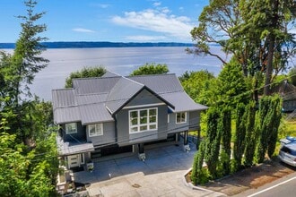 Building Photo - 15901 Maplewild Ave SW