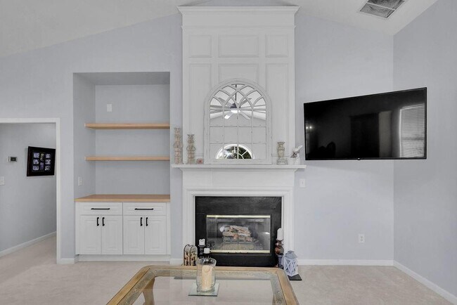 Foto del edificio - 6760 Waveland Dr