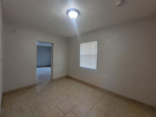 Building Photo - 9204 Dale Ln Ct