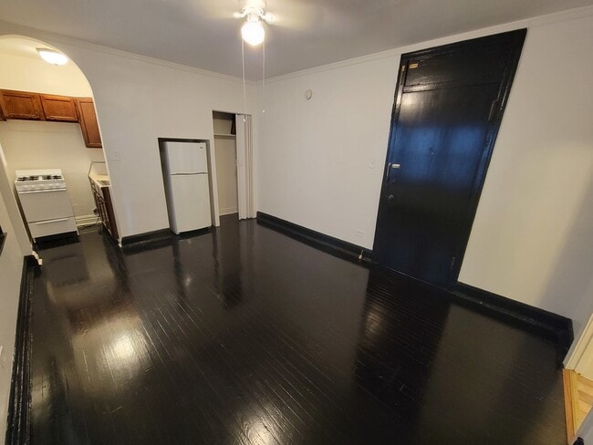 Foto del edificio - 834 W Fullerton Ave