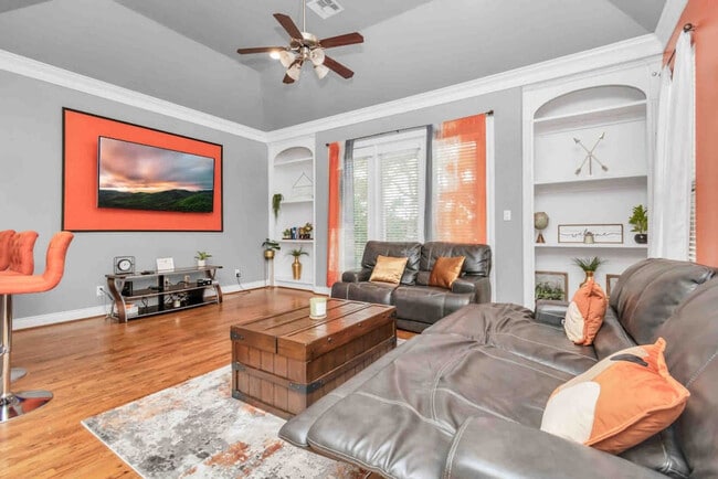 Building Photo - 2521 St Emanuel St