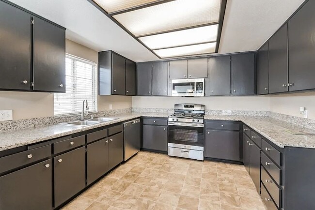 Foto del edificio - 2665 E Jefferson St