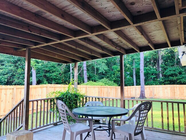 Foto del edificio - 118 Sebrell Ave