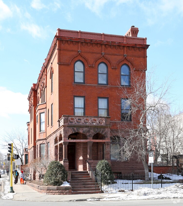 Foto principal - 625 9th St S