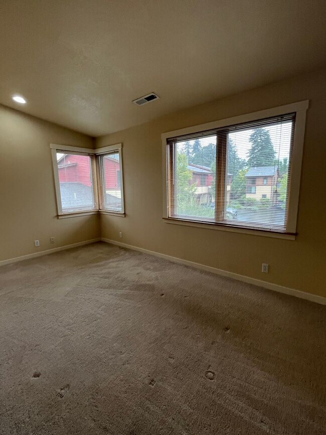 Building Photo - 3- Bedroom 2 1/2 Bathroom Condo at The Farm