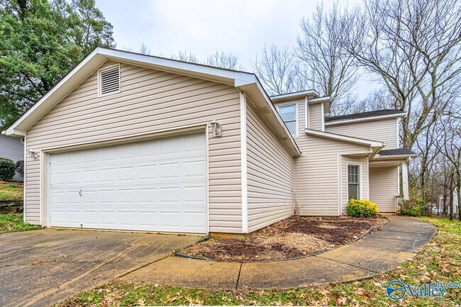 Building Photo - 508 Farmingdale Rd SE