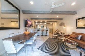 Building Photo - 989 Tahoe Blvd