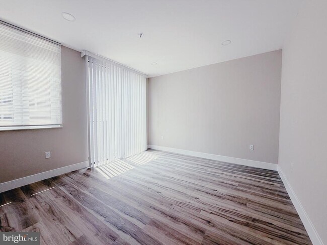 Foto del edificio - 2720 W Thompson St