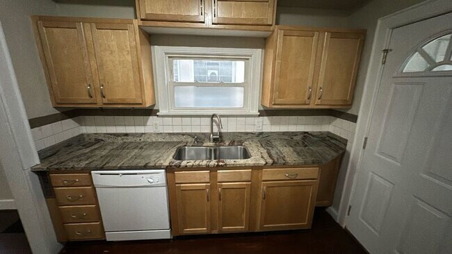 Building Photo - 518 Sheldon Ave
