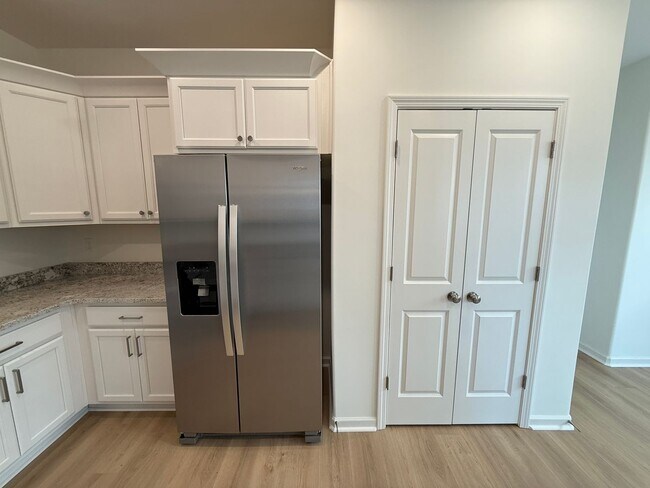 Foto del edificio - 8645 Colleton Wy