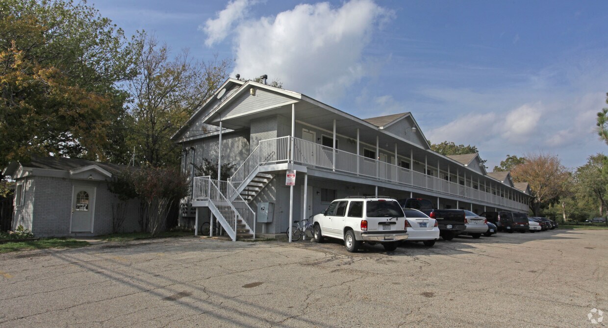 2210 Hickory St, Denton, TX 76201 Apartments in Denton, TX