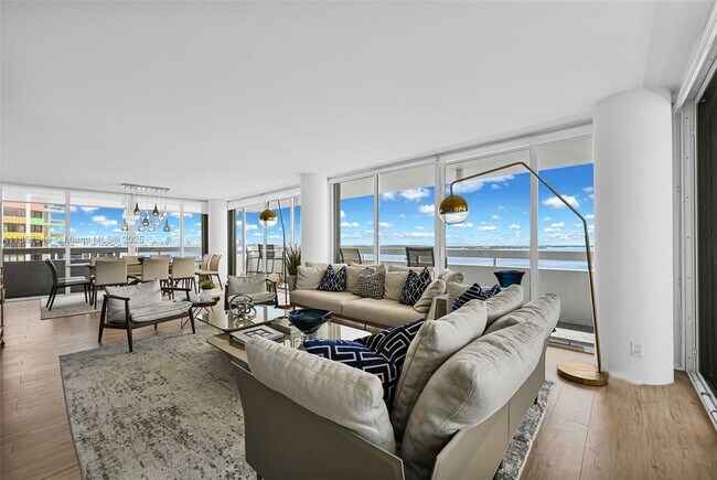 Foto del edificio - 1627 Brickell Ave