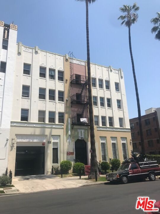 Foto principal - 814 S Hobart Blvd