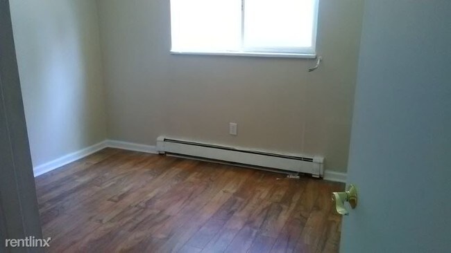 Building Photo - 2 br, 1 bath Apartment - 1906 Vinewood Ln