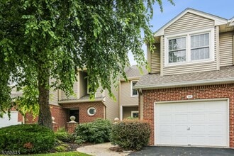 Building Photo - 10 Conklin Ct