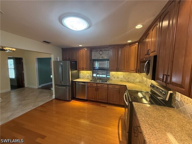 Foto del edificio - 5361 Hickory Wood Dr