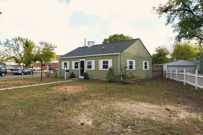 Building Photo - 442 S Hampton Rd