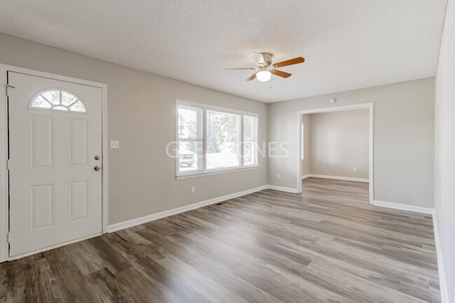 Foto del edificio - Charming 4 Bedroom in Warner Robins!